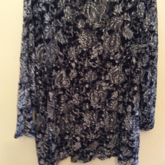 Avenue    Fancy Print   Stretch Lace Blouse 🌹 EUC - Picture 5 of 5